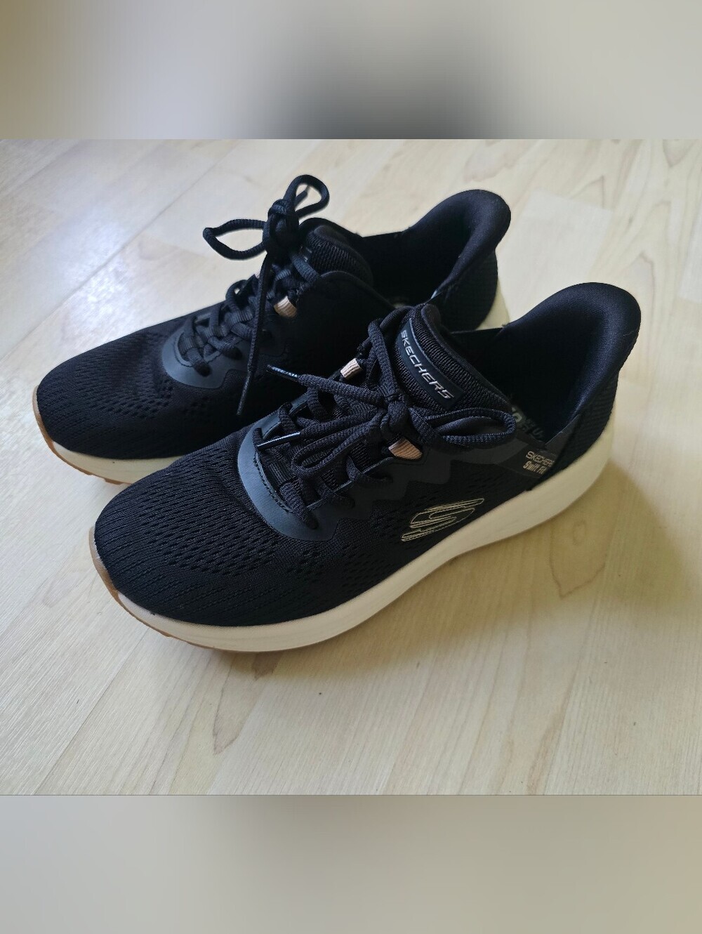 Skechers Swift Fit Sneakers Size 7